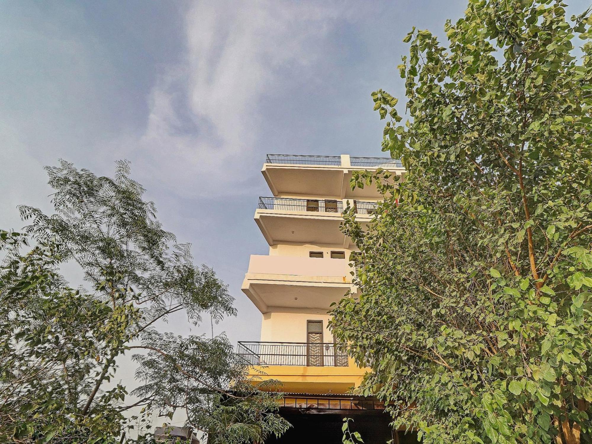 Spot On Hotel Blue Ray Ghaziabad Exterior foto